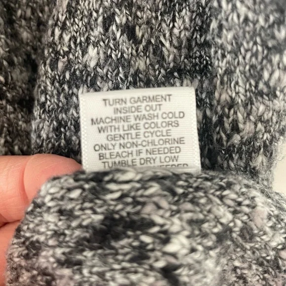 Maurice’s Large Sleeveless Cardigan - Picture 6 of 7